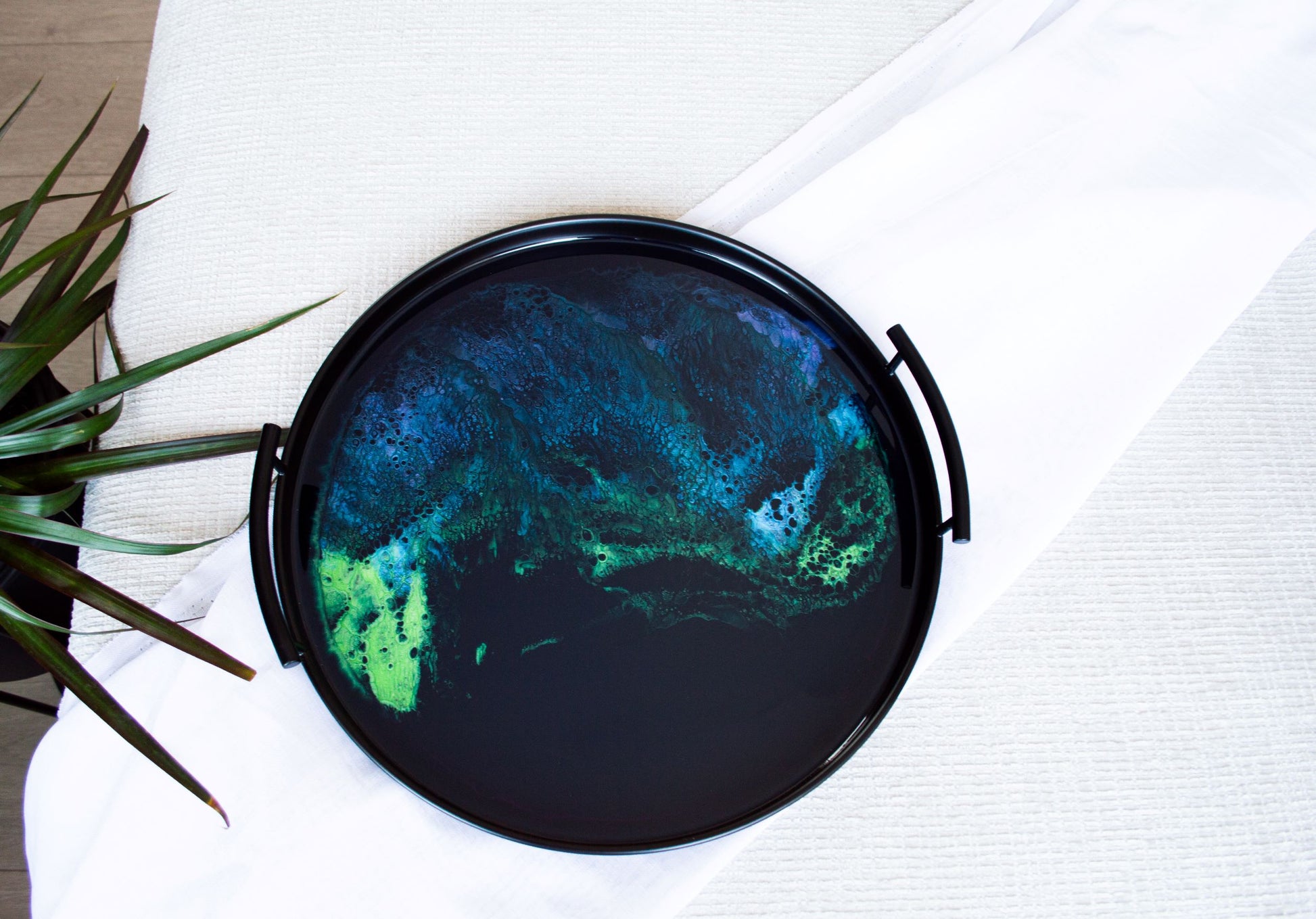 Northern lights round metal tray