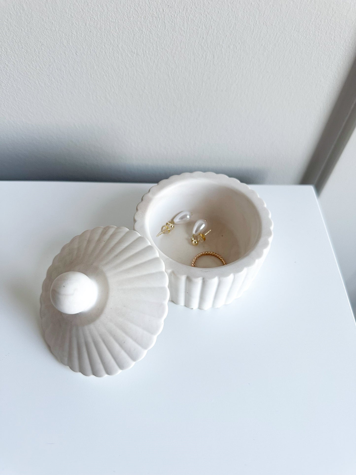 NEW!!! Fluted Pinch Bowl with Lid