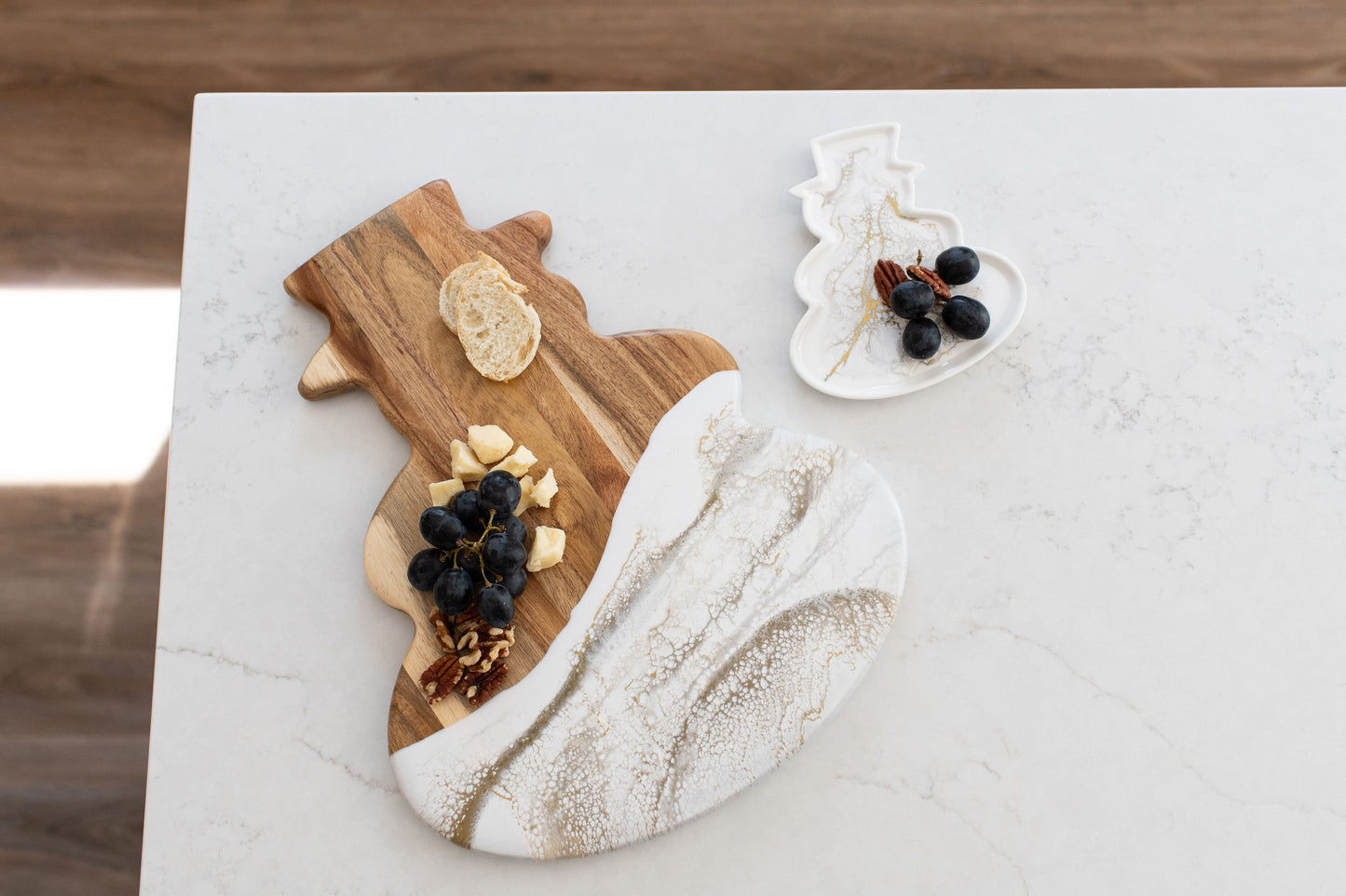gold quartz snowman board and matching ceramic tray 