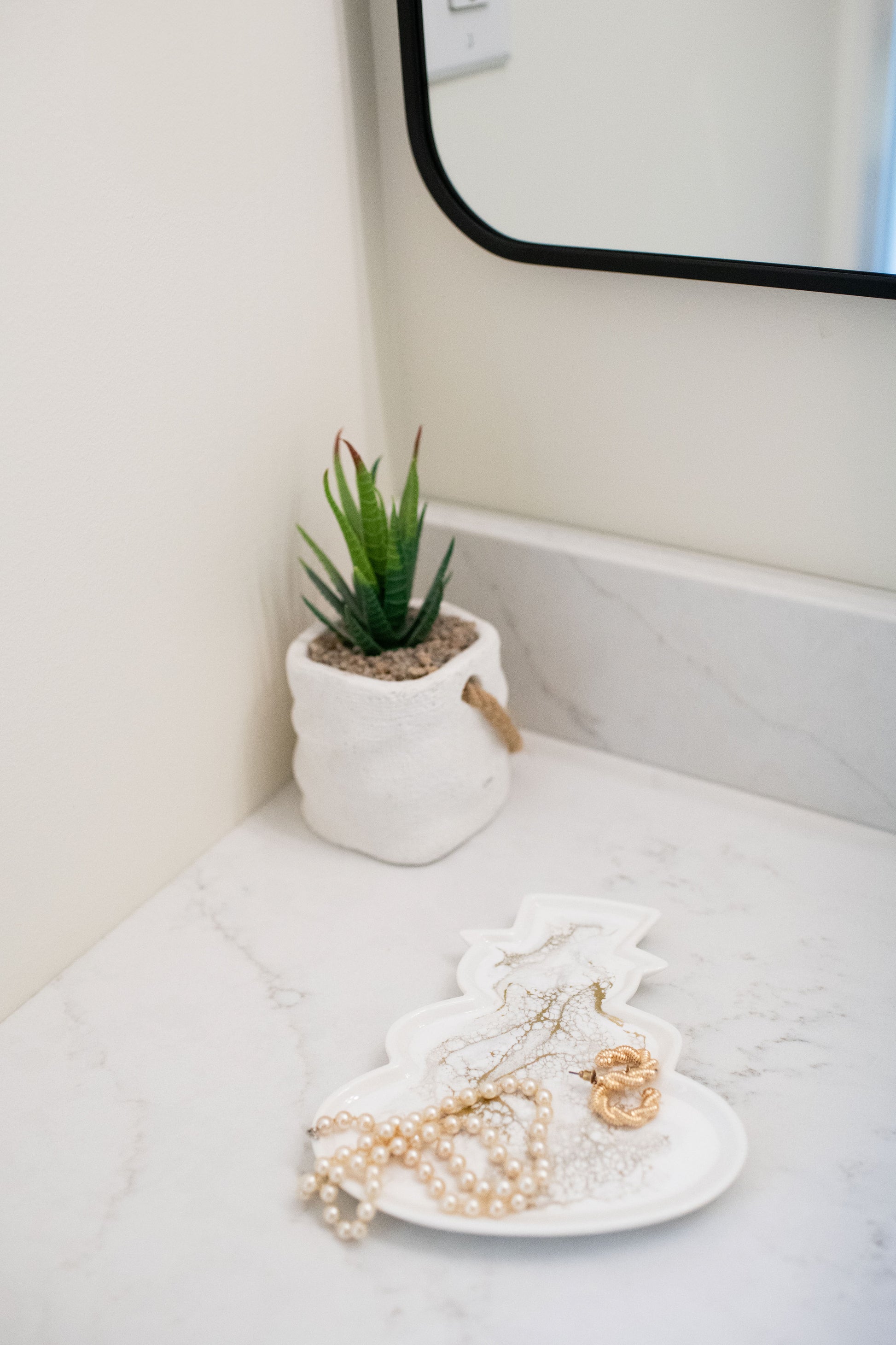gold quartz snowman ceramic tray 