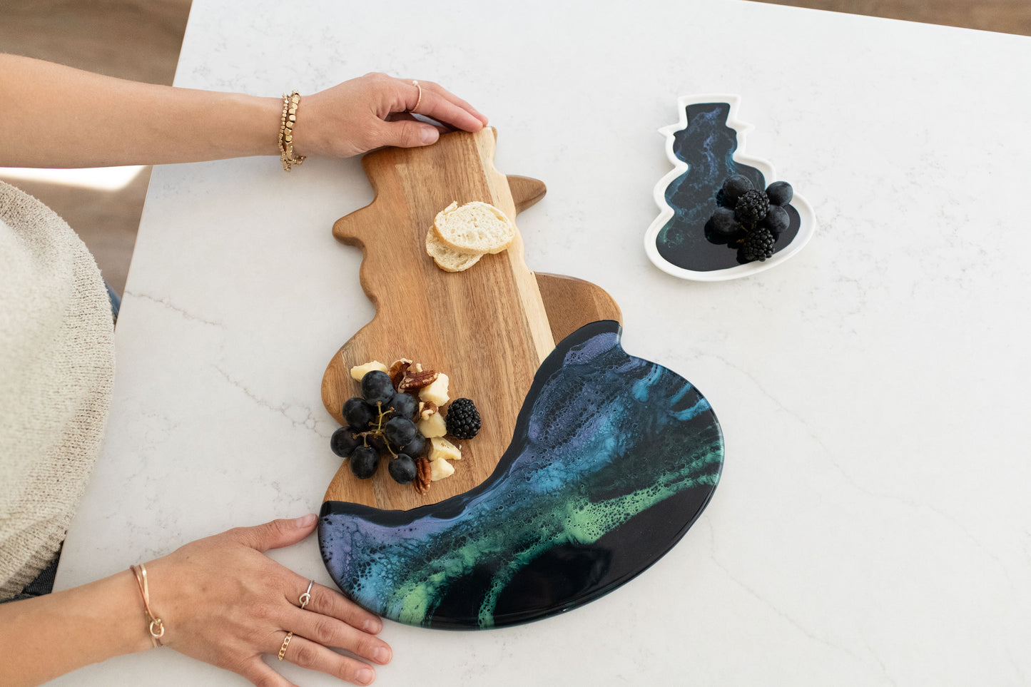 Northern Lights snowman board and matching ceramic tray with food displayed on them 