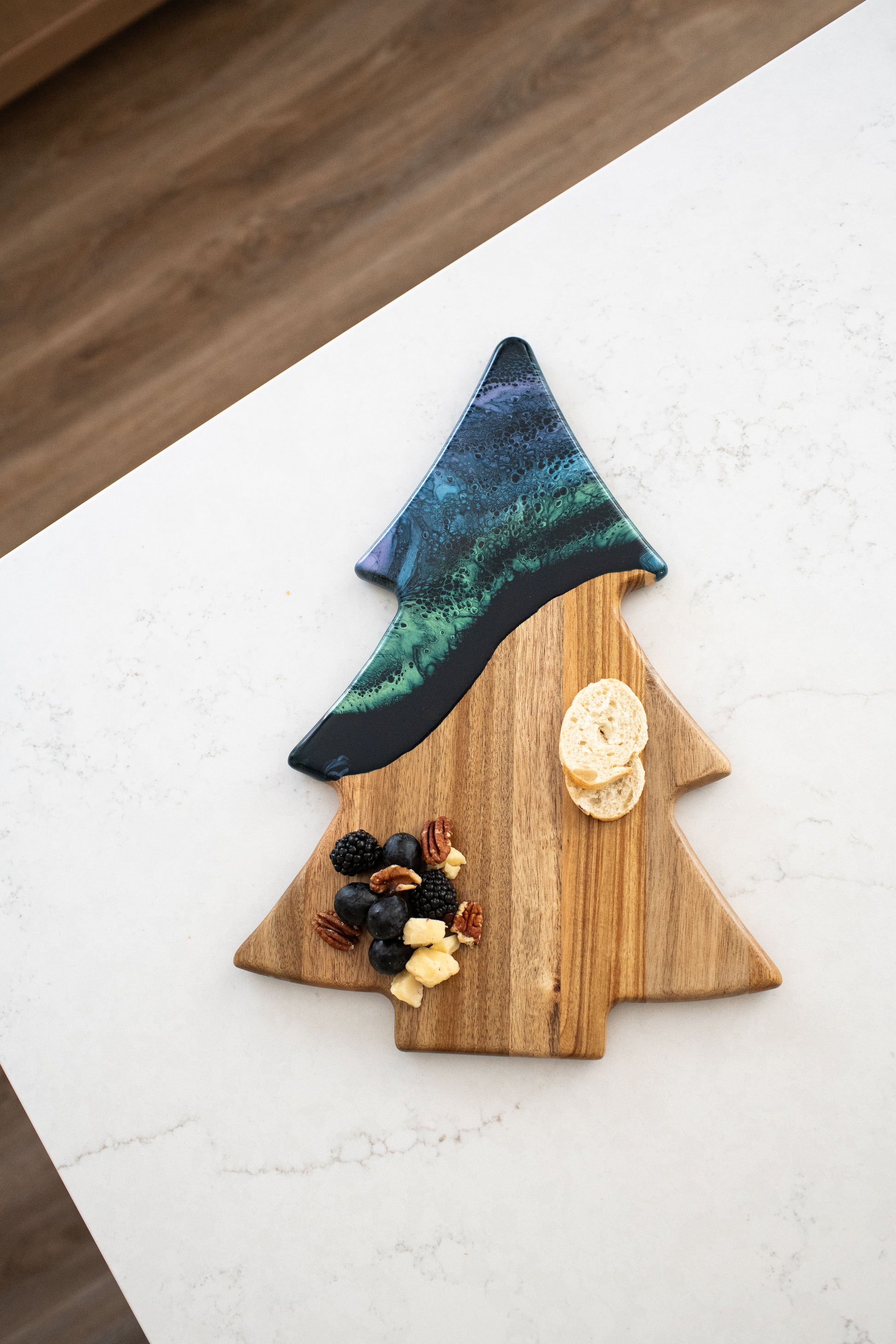 Northern lights Christmas tree board with cheese and grapes on it 