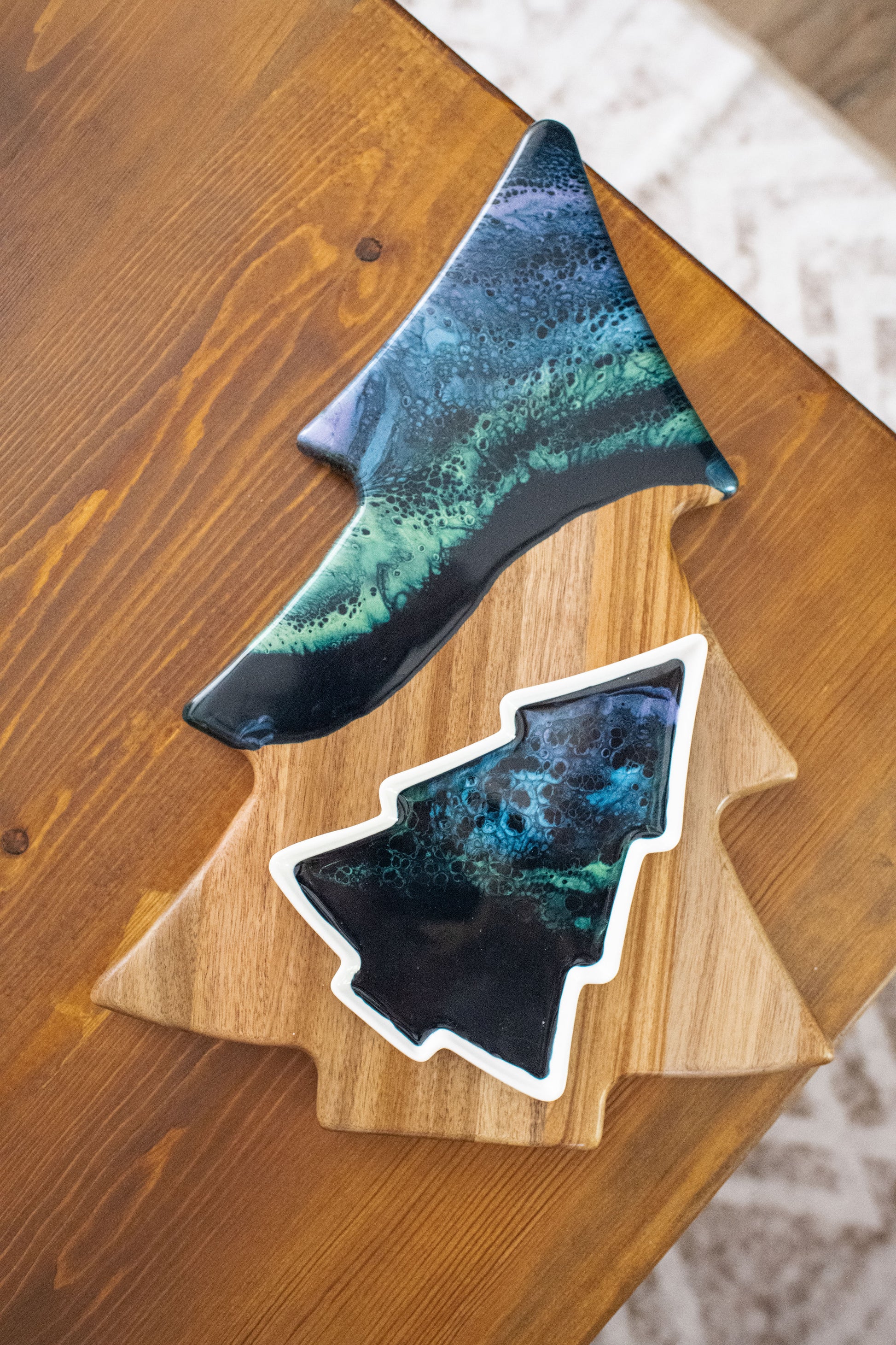 northern lights Christmas tree board and matching ceramic tray 