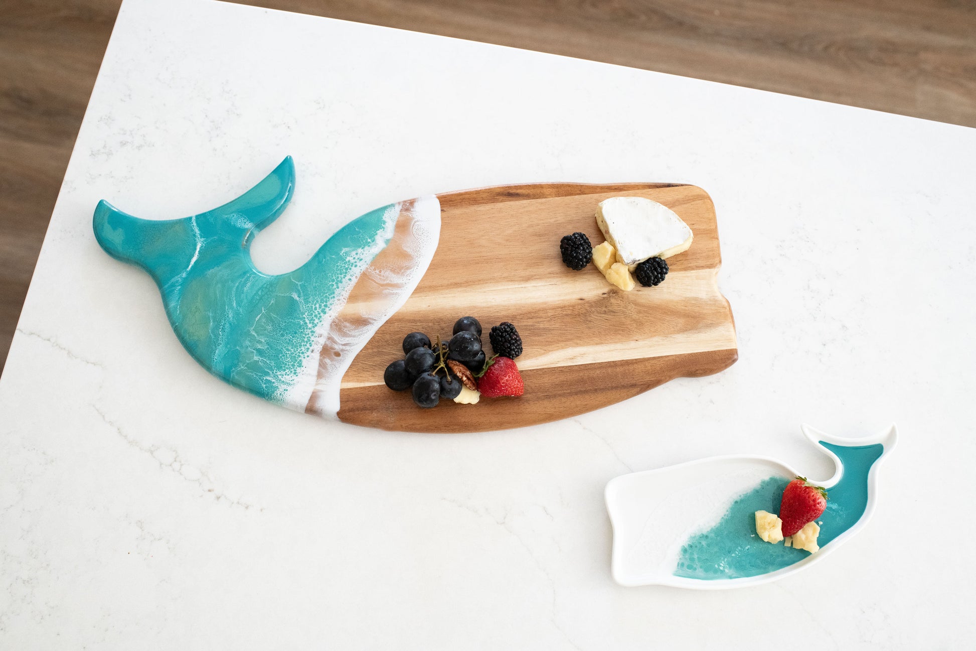 Caribbean blue whale board and matching ceramic tray 