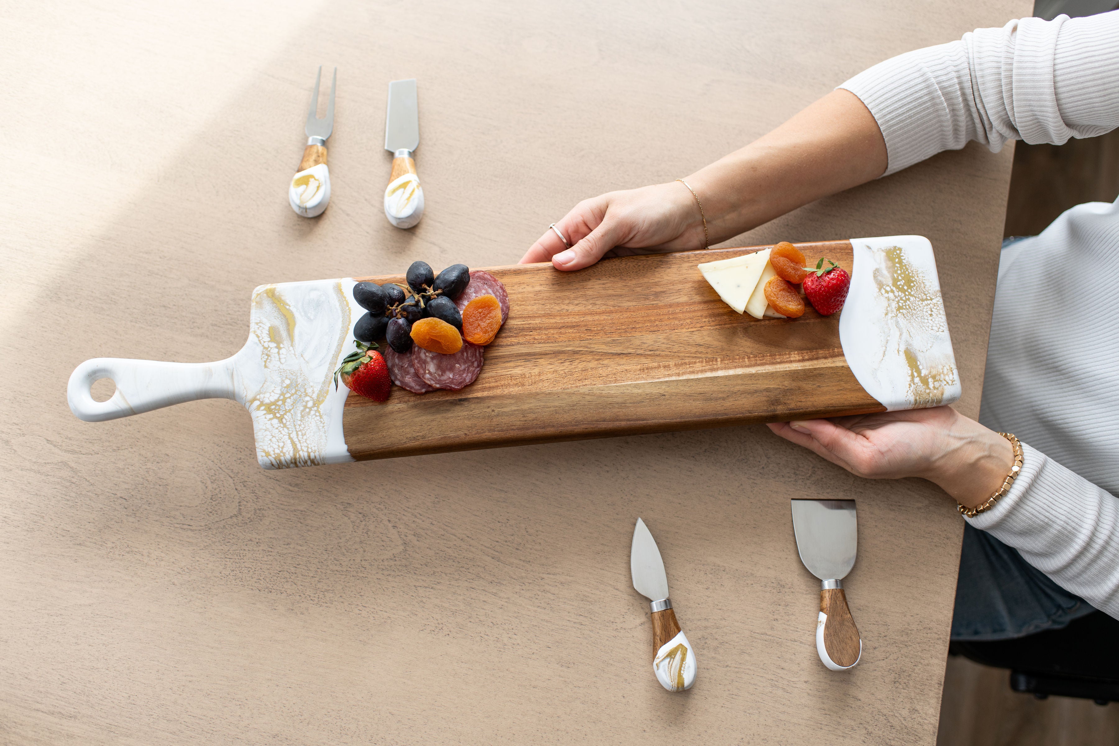 Lynn & Liana Designs Acacia Cheese & Baguette Board - Thumbnail 2