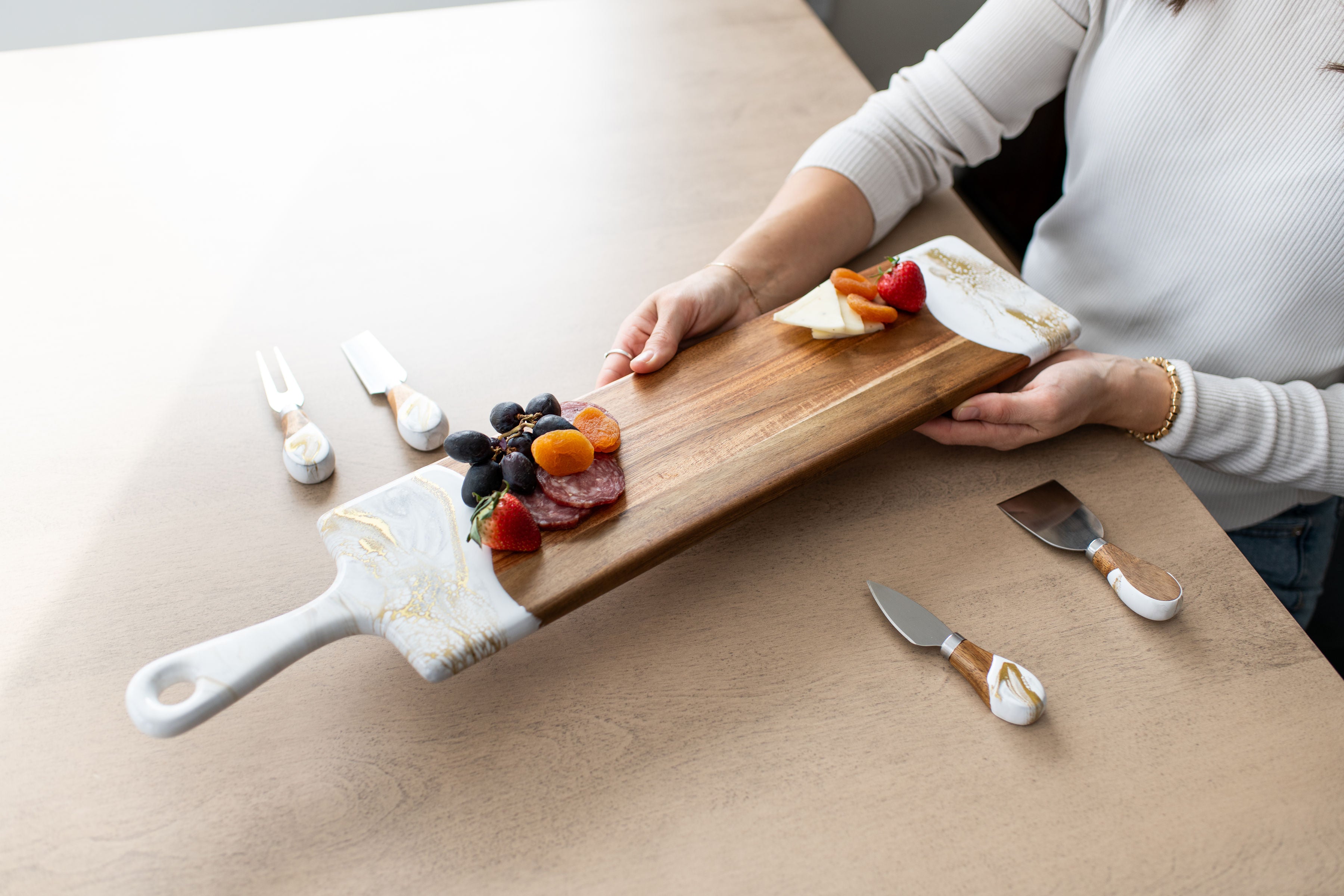 Lynn & Liana Designs Acacia Cheese & Baguette Board - Thumbnail 5