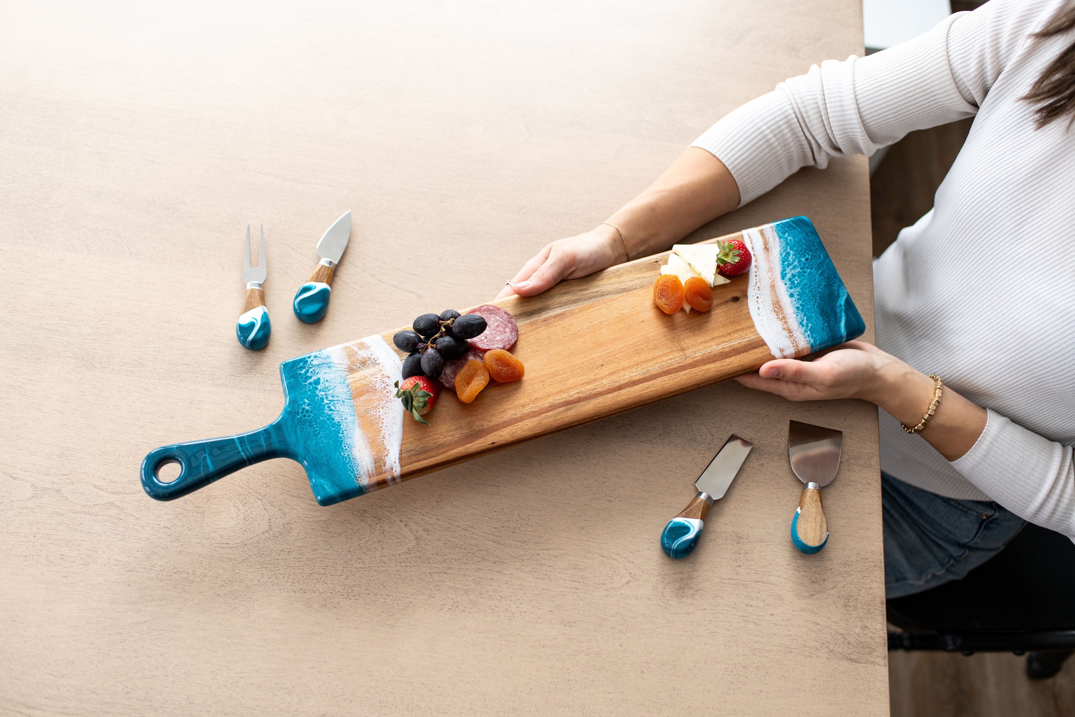 Lynn & Liana Designs Acacia Cheese & Baguette Board - Thumbnail 3