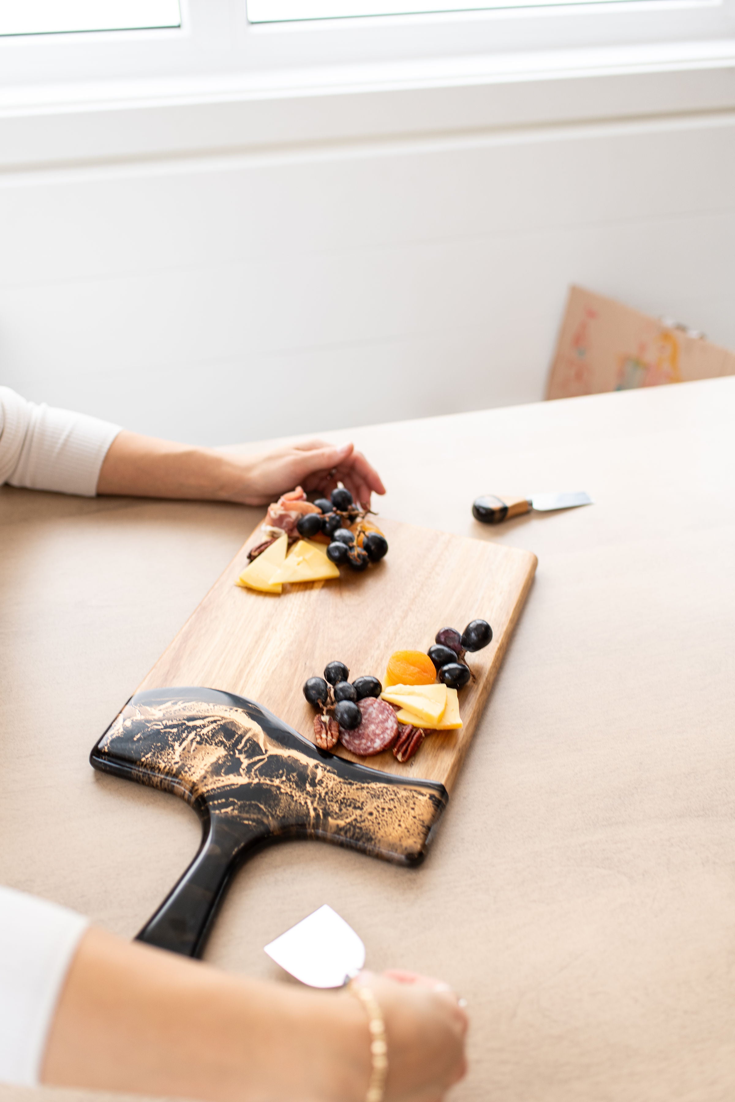 Lynn & Liana Designs Acacia Cheese Board - Thumbnail 5