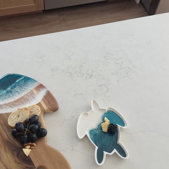 Video of the ocean turtle board and tray set on the kitchen counter 