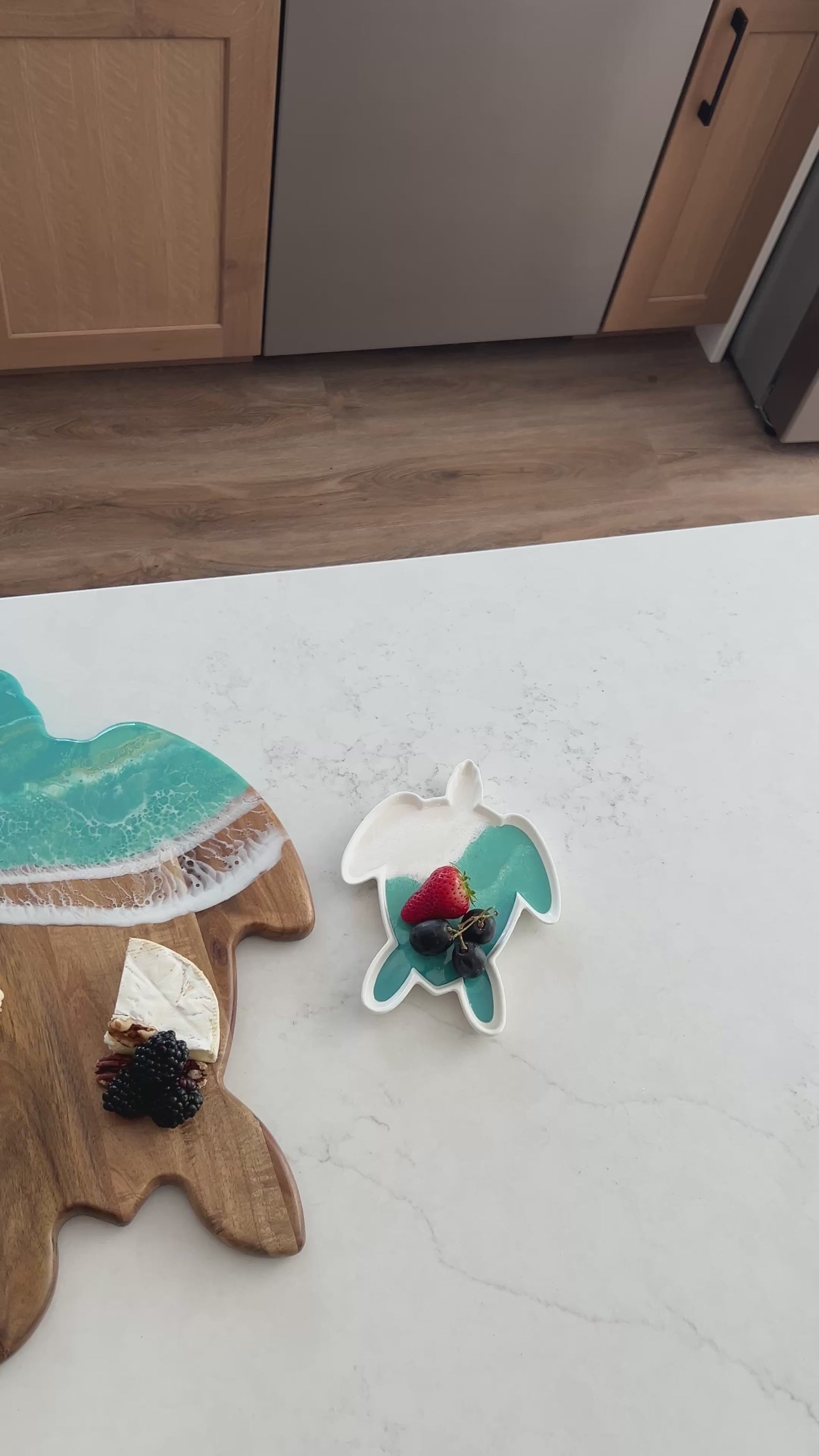 video of the Caribbean blue turtle board and ceramic tray on the kitchen counter 