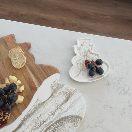video of the gold quartz snowman board and matching ceramic tray 