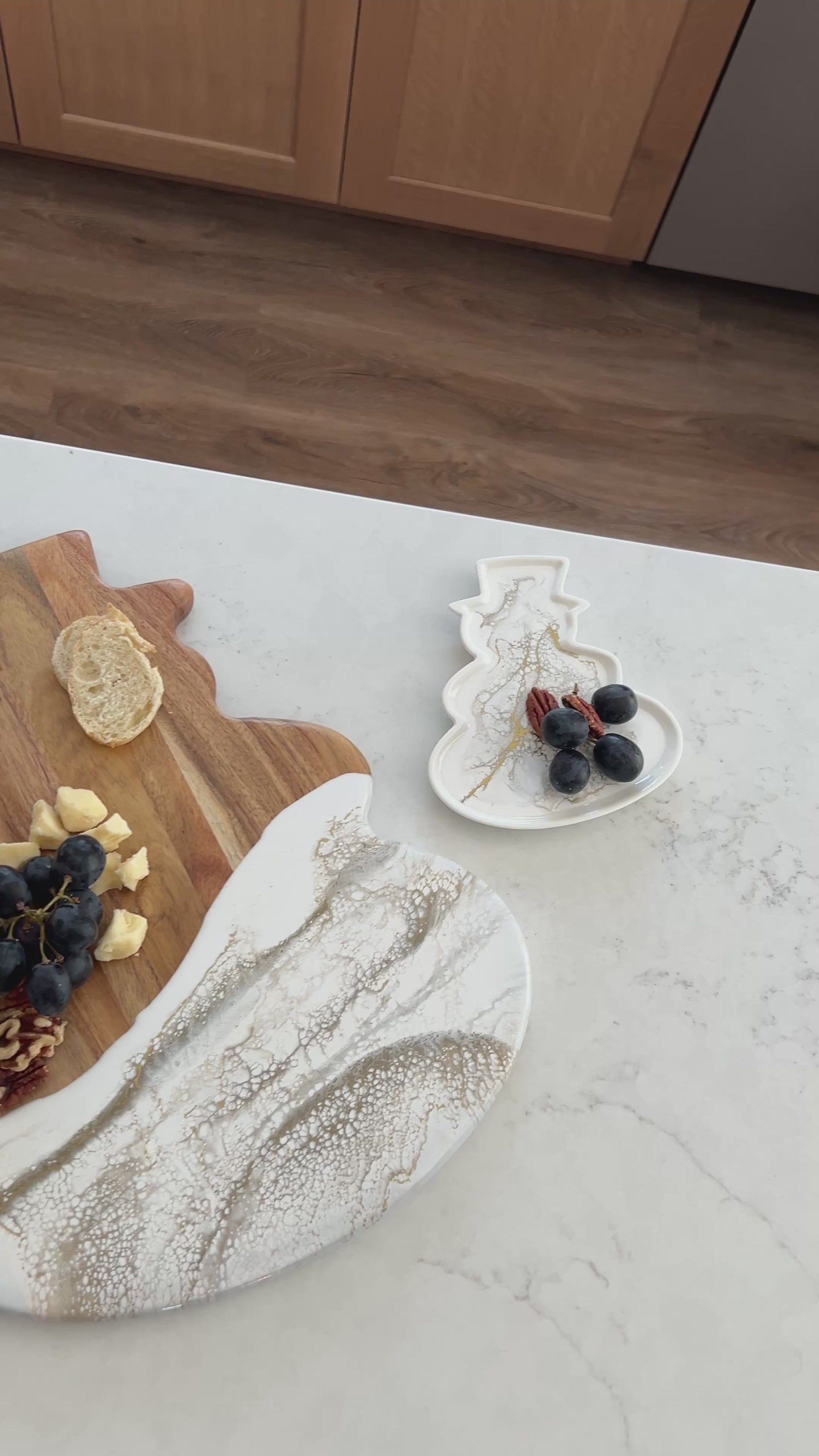 video of the gold quartz snowman board and matching ceramic tray 