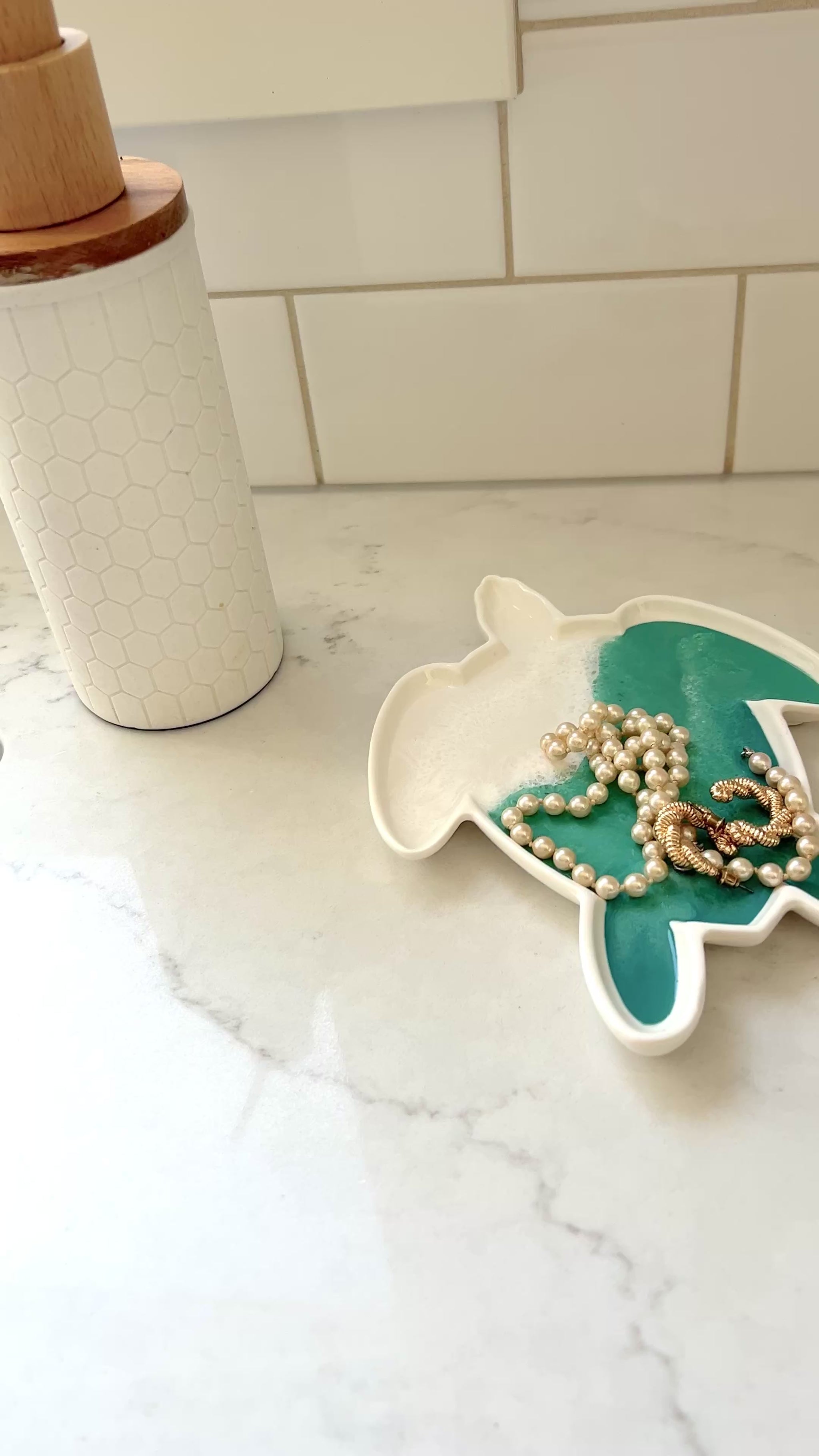 video of the caribbean blue turtle ceramic tray displayed on a kitchen counter 