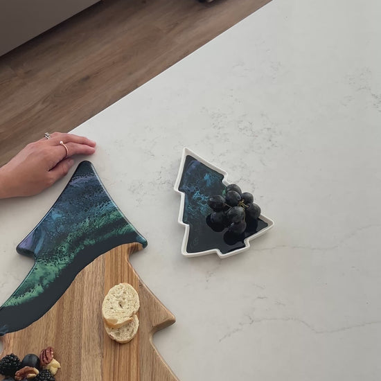 video of the northern lights Christmas tree board and matching ceramic tray 