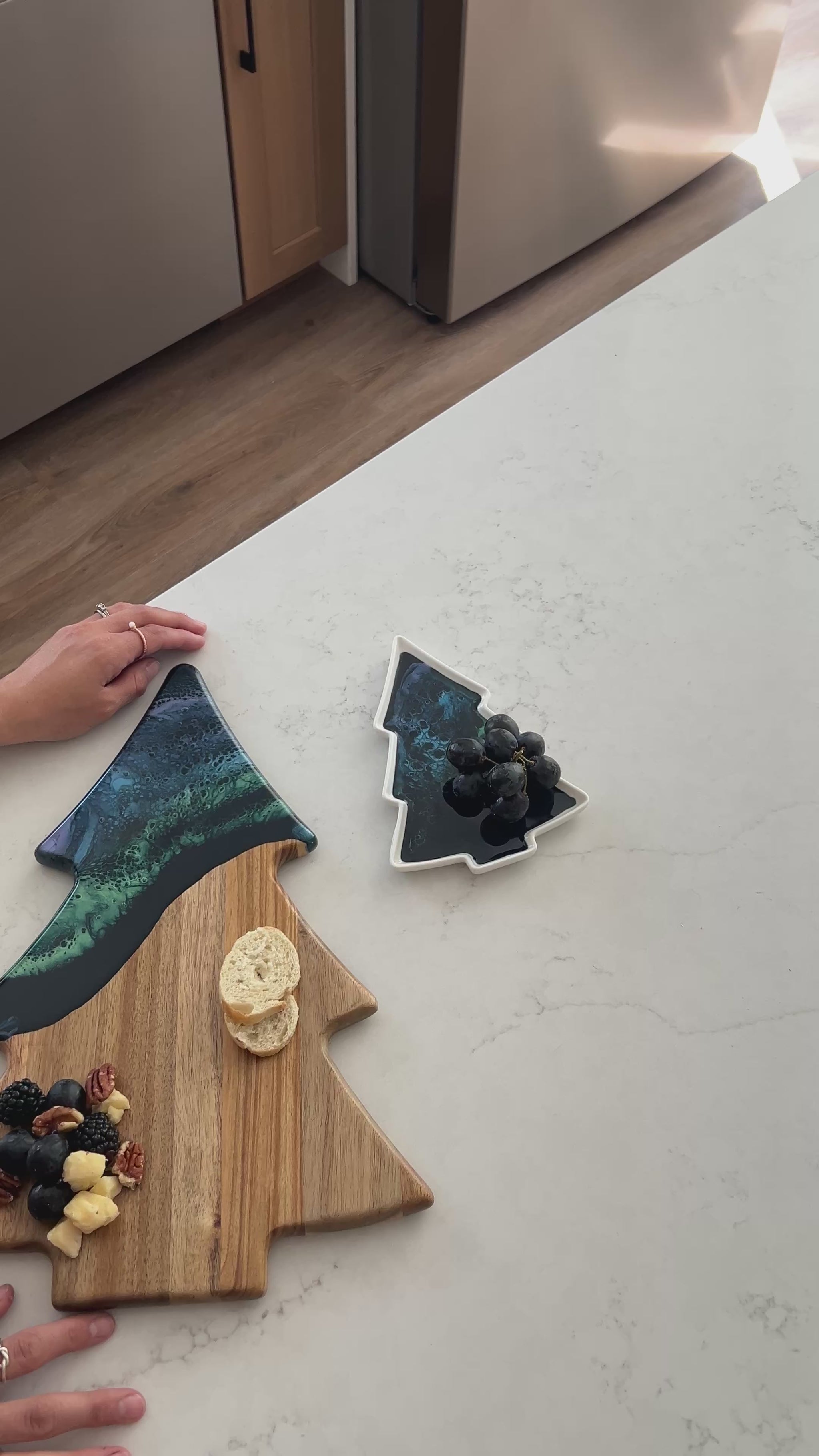 video of the northern lights Christmas tree board and matching ceramic tray 