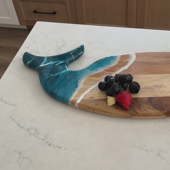 video of the ocean vibes whale board and matching ceramic tray on a kitchen counter 