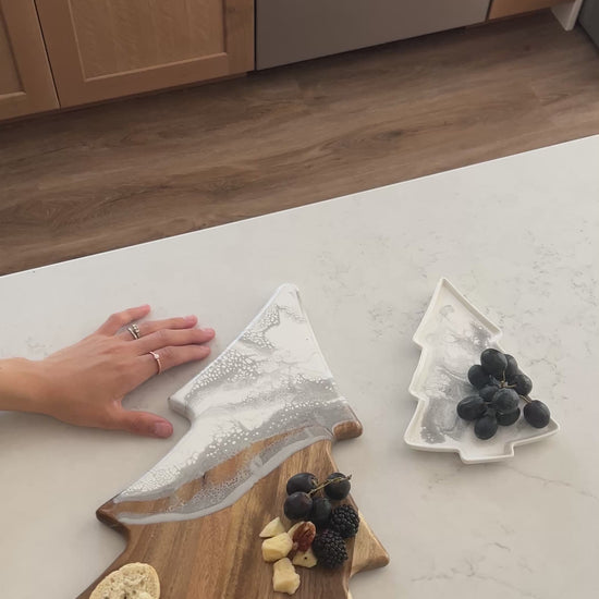 video of the silver metallic Christmas tree board and matching ceramic tray 