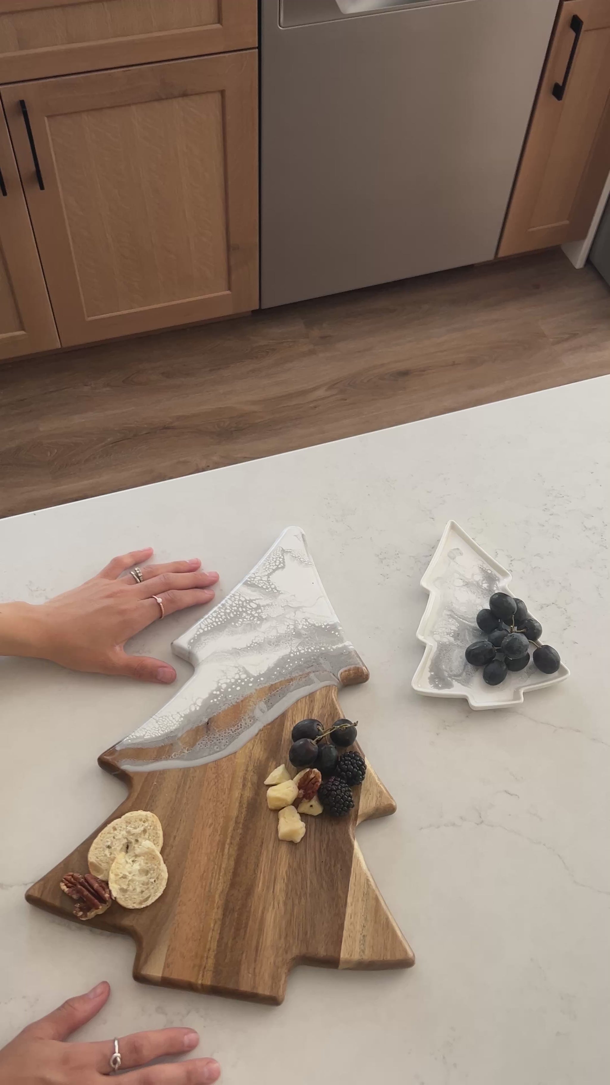 video of the silver metallic Christmas tree board and matching ceramic tray 