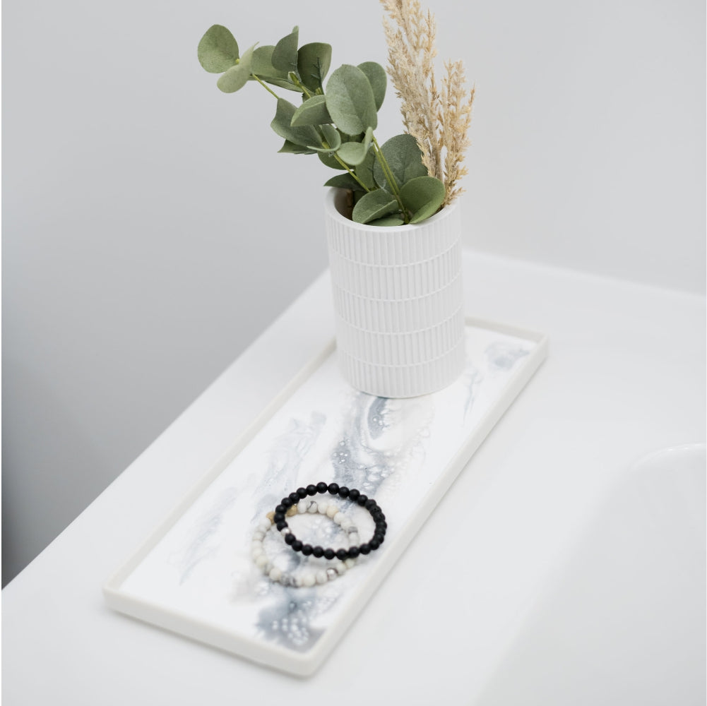 High-quality ceramic and resin trays. They make a perfect accent piece to any bathroom and can also be used as a gorgeous jewelry tray. Lynn & Liana Marble