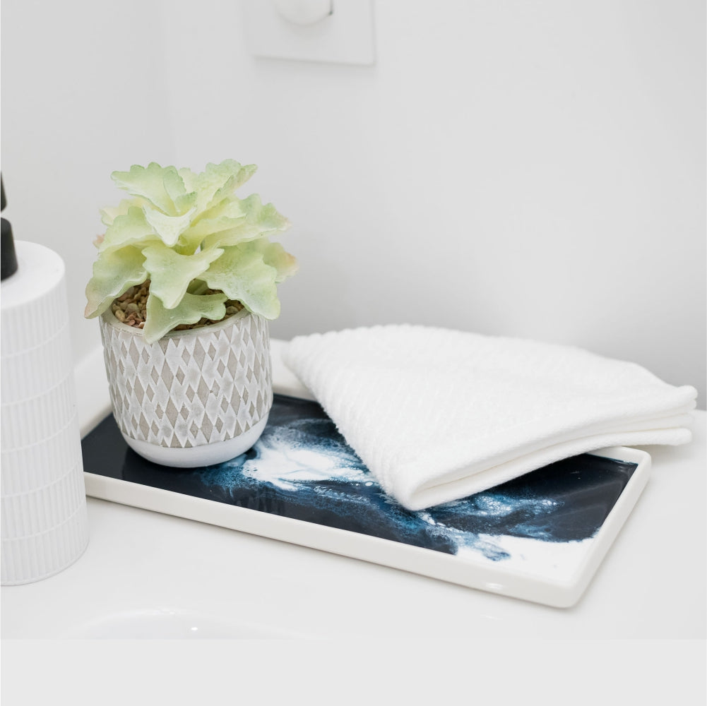 High-quality ceramic and resin trays. They make a perfect accent piece to any bathroom and can also be used as a gorgeous jewelry tray. Lynn & Liana Navy White Metallic
